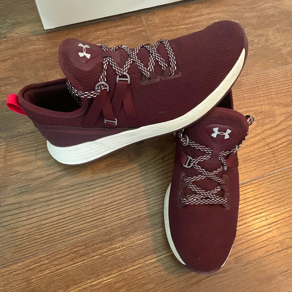 Under Armour Sneakers - breathe lace - size 8.5 - maroon